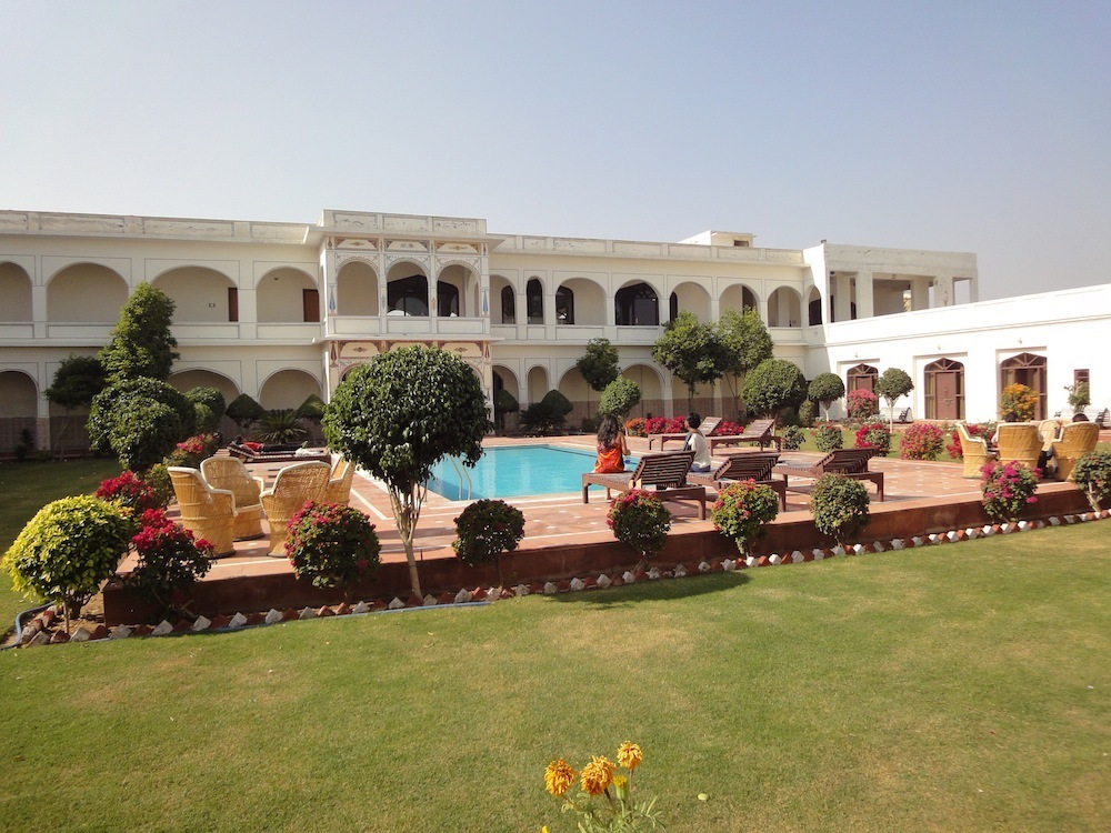 Artist hotel next to the palace in Alsisar Mahal.