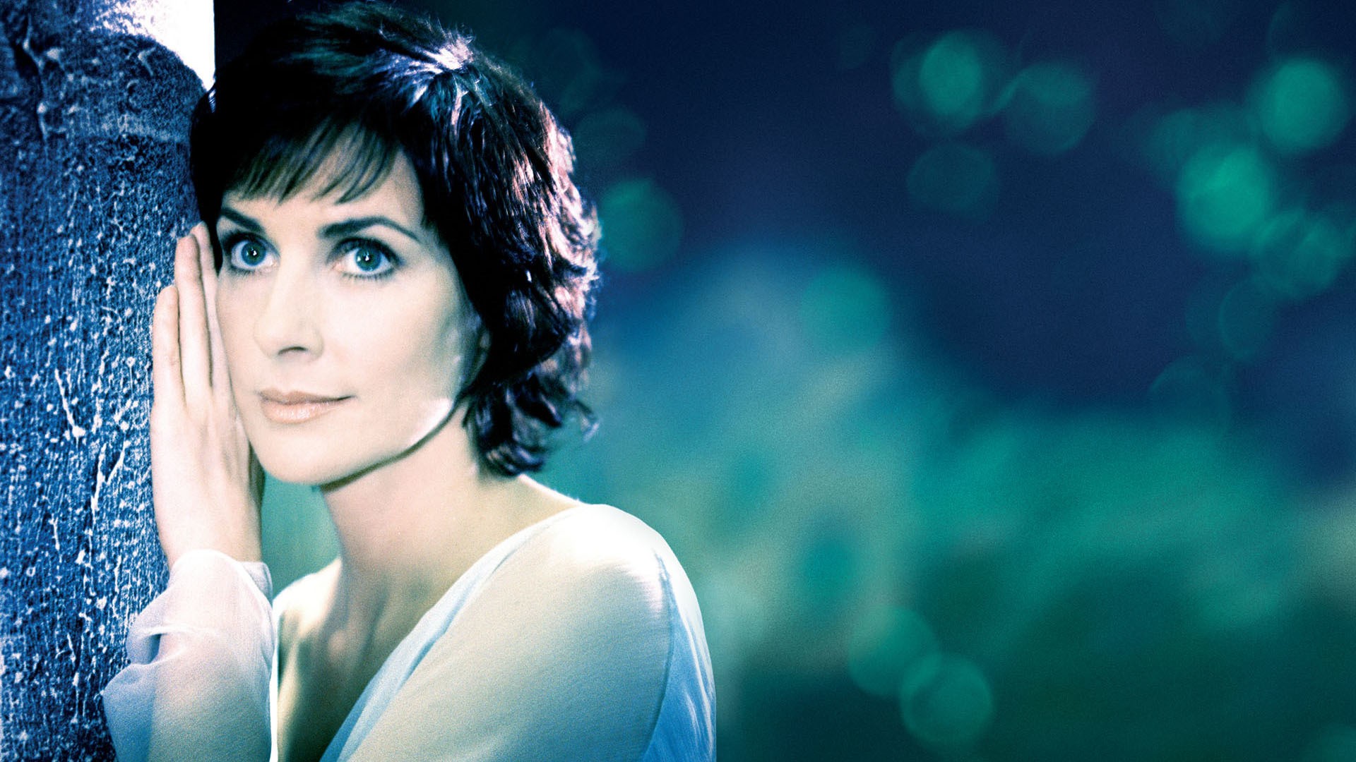 How Exactly Did Enya Become One of the Richest Musicians in the World?